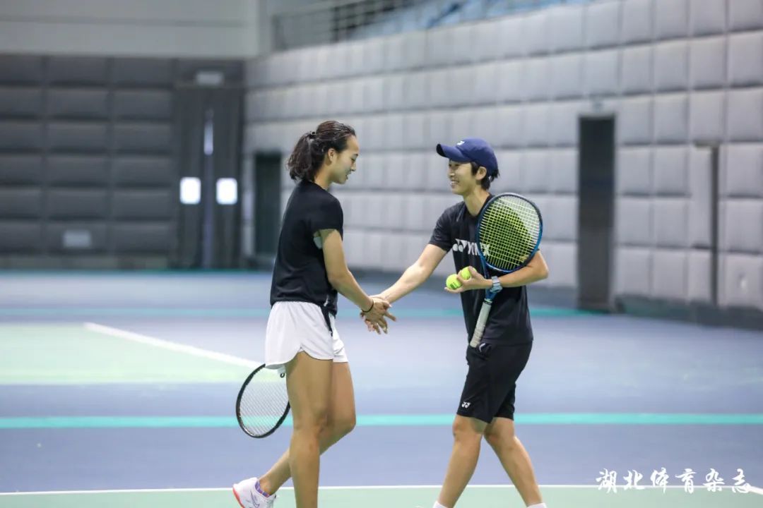 颖而出的 颖而出的